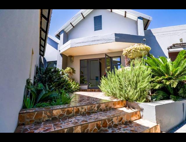 4 BEDROOM HOUSE FOR SALE IN COPPERLEAF ESTATE